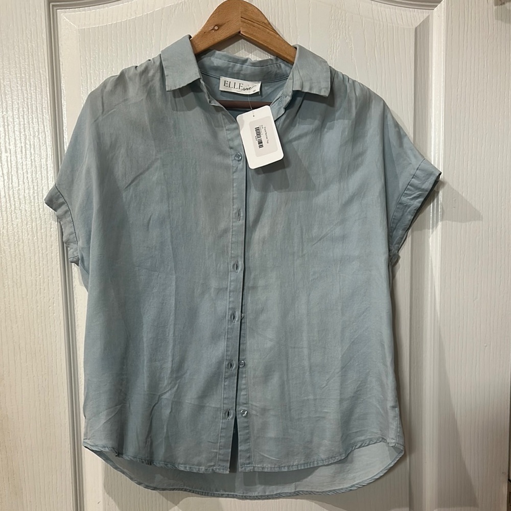 Elle Rae Sz S denim button down short sleeve shirt NWT